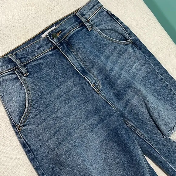 Cello blue jeans size 9 juniors  distressed boyfriend‎ high-rise style NWOT