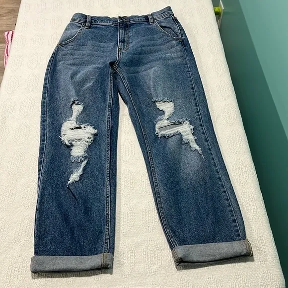 Cello blue jeans size 9 juniors  distressed boyfriend‎ high-rise style NWOT