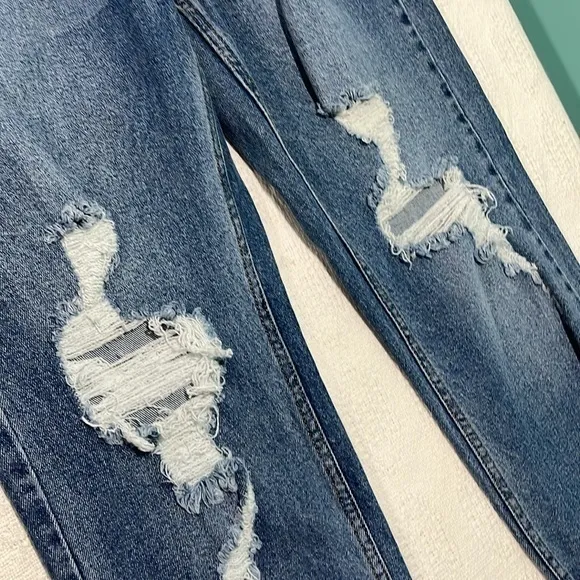 Cello blue jeans size 9 juniors  distressed boyfriend‎ high-rise style NWOT