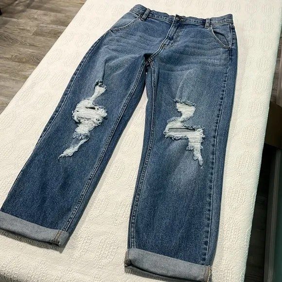 Cello blue jeans size 9 juniors  distressed boyfriend‎ high-rise style NWOT