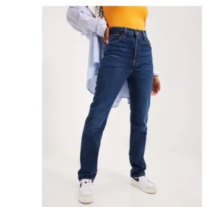 LEVI&quot;S 70s SLIM STRAIGHT LEG JEANS SIZE 28