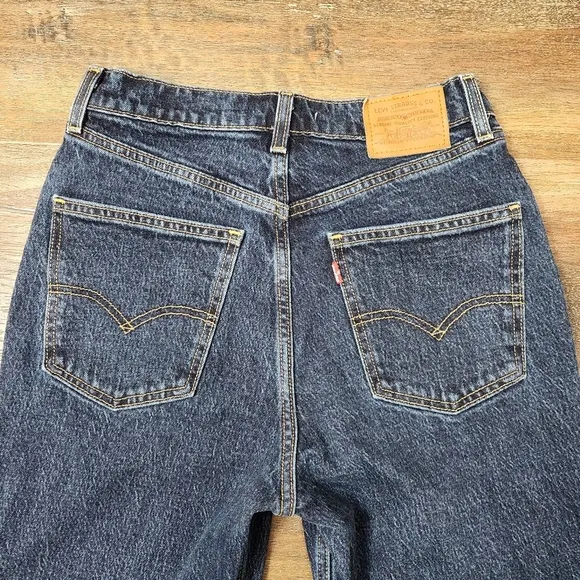 LEVI&quot;S 70s SLIM STRAIGHT LEG JEANS SIZE 28