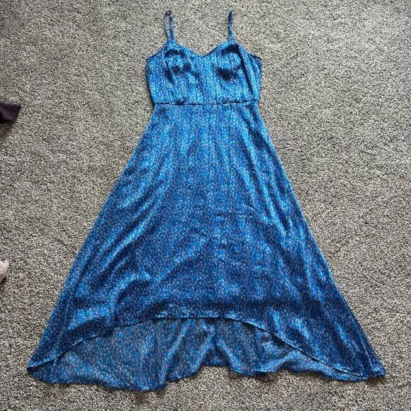 Lulu's Dreams of Love royal blue &amp; red floral sleeveless midi dress size M