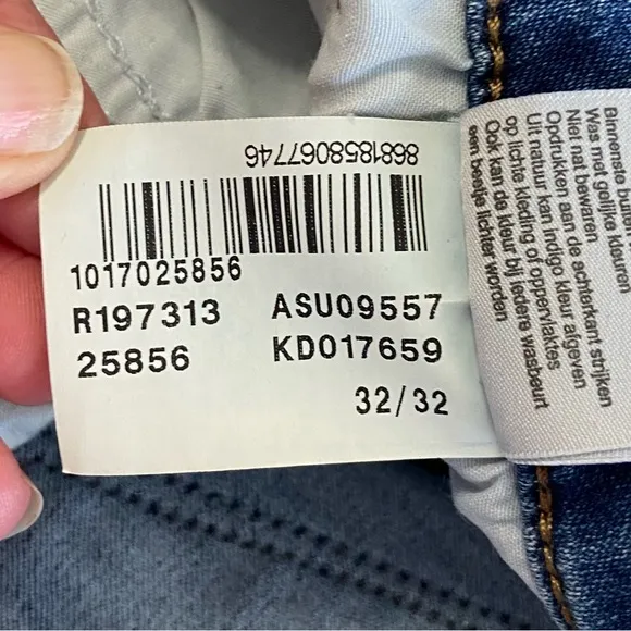 MAVI / Emma Slim Boyfriend Medium Washed Highrise Jeans Size 32