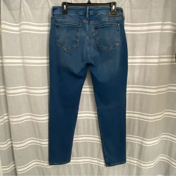 MAVI / Emma Slim Boyfriend Medium Washed Highrise Jeans Size 32