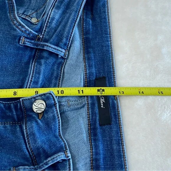 MAVI / Emma Slim Boyfriend Medium Washed Highrise Jeans Size 32