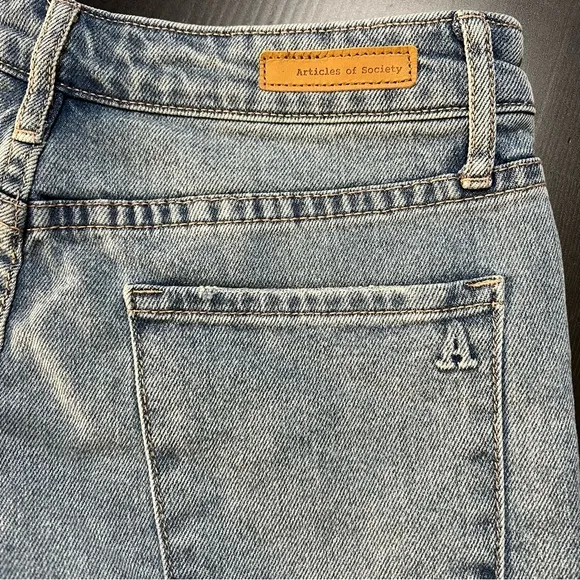 NWT ARTICLES OF SOCIETY MEDIUM WASH RENE STRAIGHT LEG JEANS SIZE 28