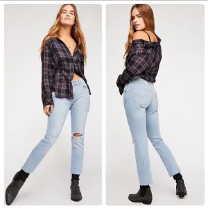 NWT Levi’s Curvy Straight Distressed Crop Jeans in Lightly Buzzed Size 27