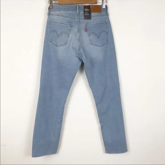 NWT Levi’s Curvy Straight Distressed Crop Jeans in Lightly Buzzed Size 27