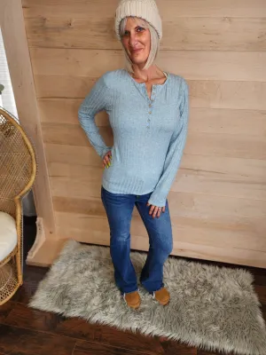 Sterling Long Sleeve v-neck in blue *