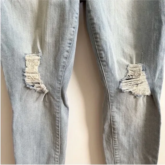Torrid Boyfriend Straight Vintage Mid-Rise jeans blue denim distressed stretch