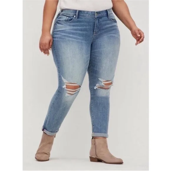 Torrid Boyfriend Straight Vintage Mid-Rise jeans blue denim distressed stretch