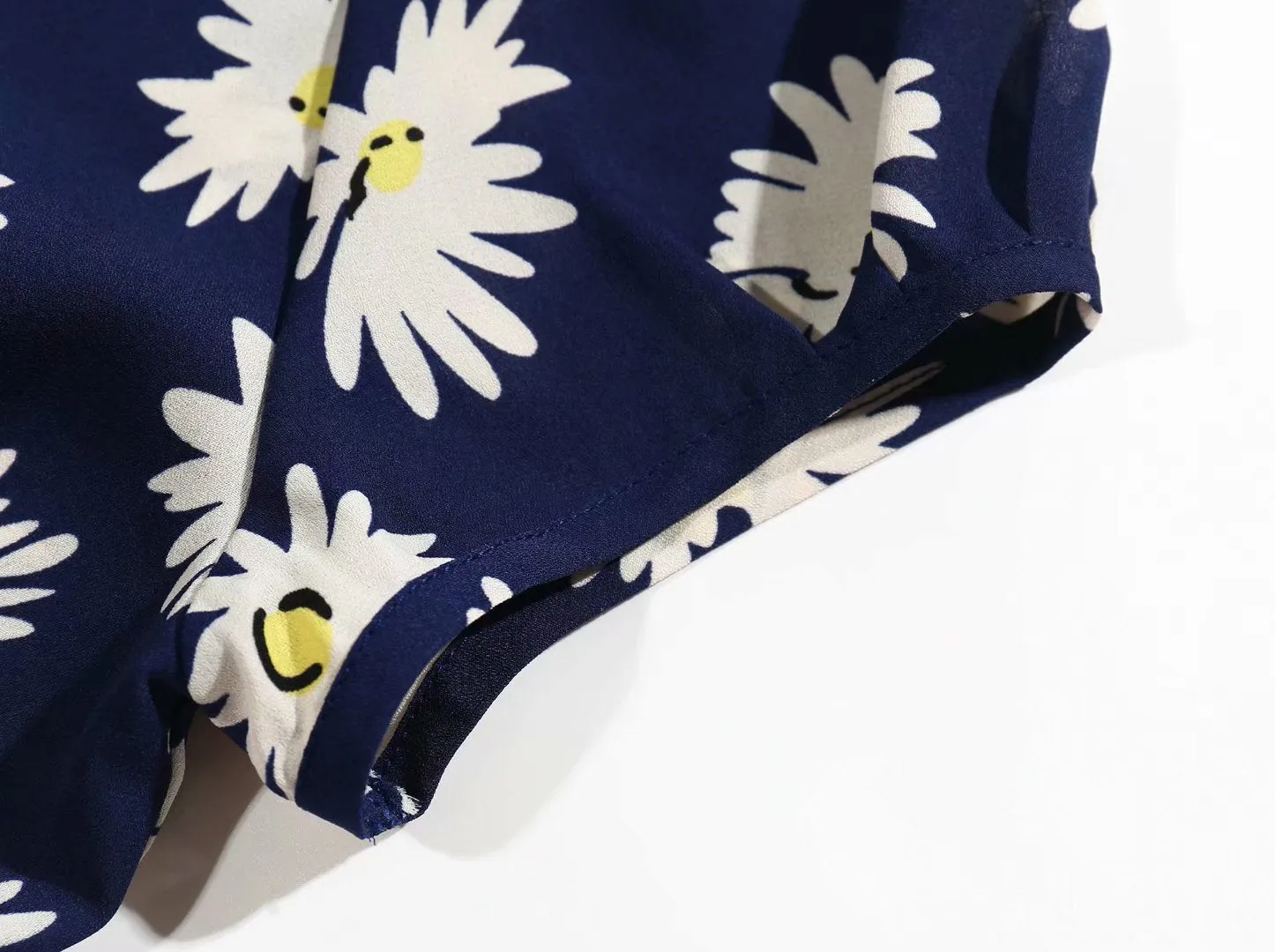 V-neck Daisy Floral Lace-up Button Bodycon Midi Dress