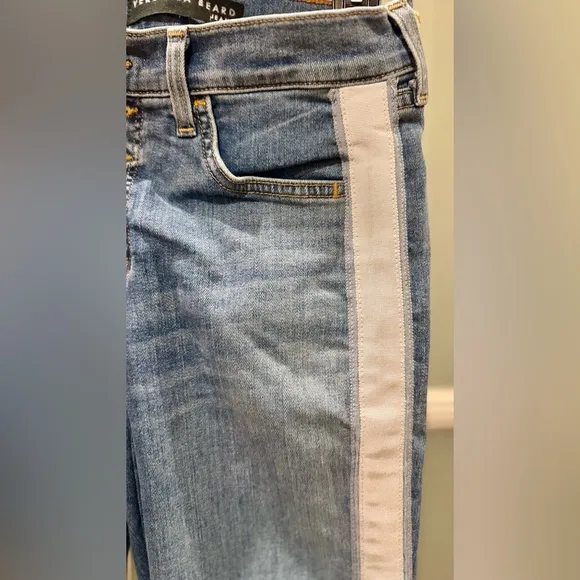 VERONICA BEARD Straight Leg Jeans