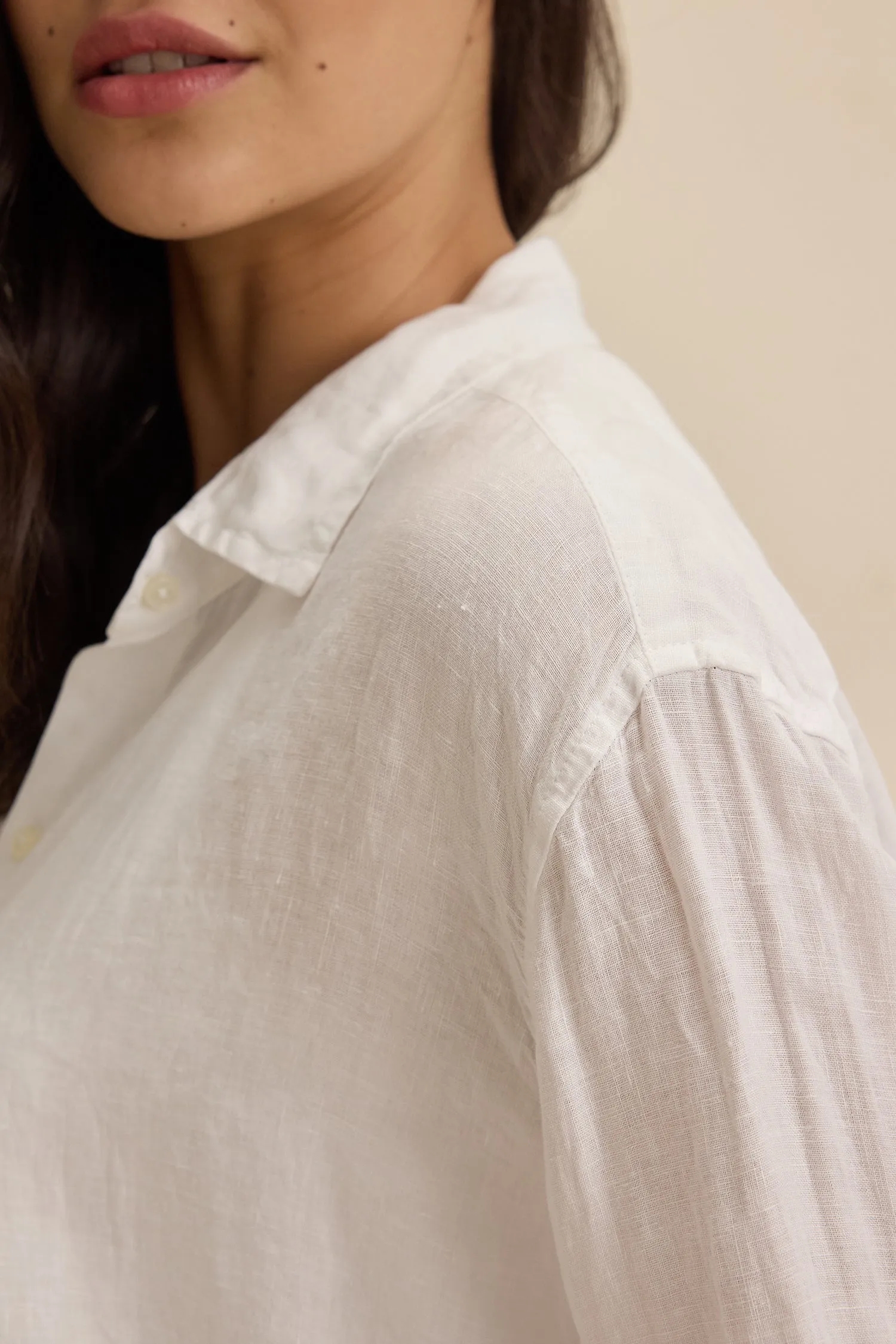 VV - Sisi Button | White