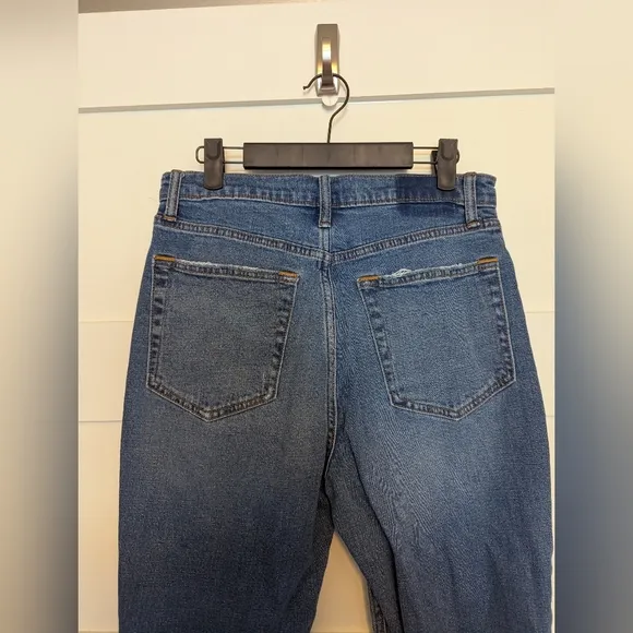 Women's Abercrombie and Fitch ultra high-rise denim jeans ankle straight leg.