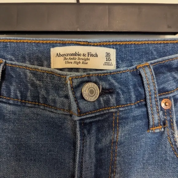 Women's Abercrombie and Fitch ultra high-rise denim jeans ankle straight leg.