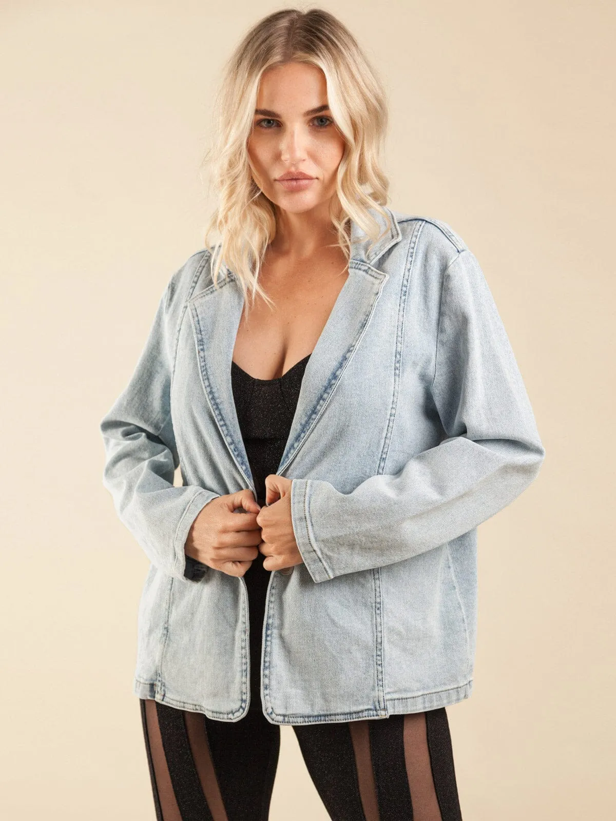 WOMEN'S LONG SLEEVES POCKETS BUTTON CLOSURE DENIM JACKET